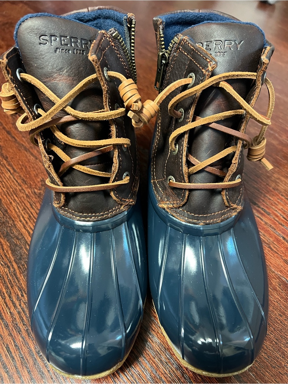 NWT Women’s Sperry Navy and Brown Duck Boots size 7